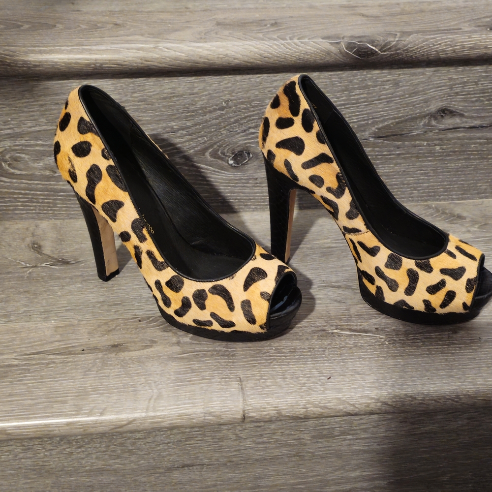 House Of Harlow 1960 Leopard Print Peep Toe Leather Cowhide Pumps Size 39 NWOT